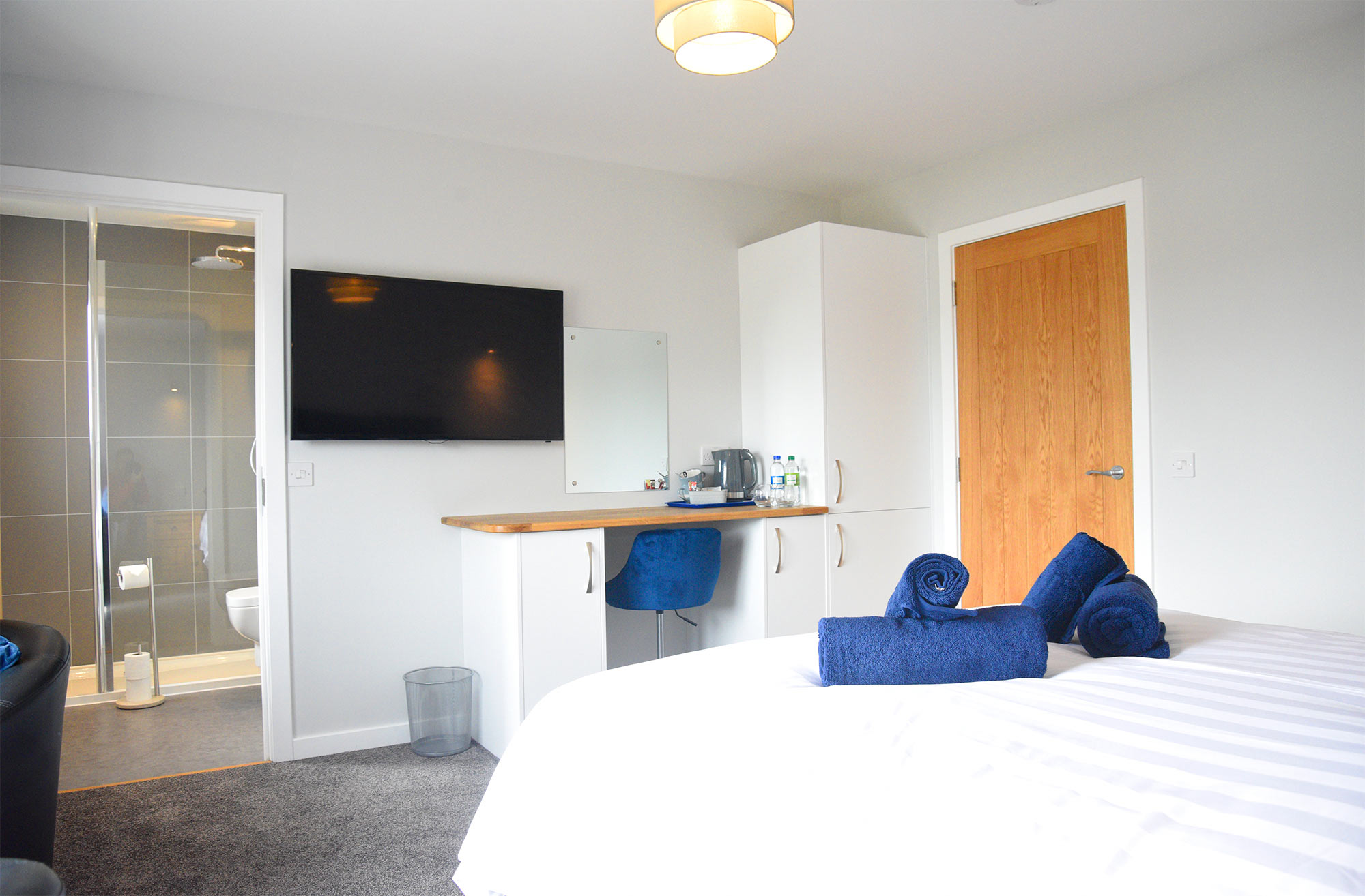 Luxury Accommodation Treaslane Bridge House with En suite King Size Rooms and Sea Views